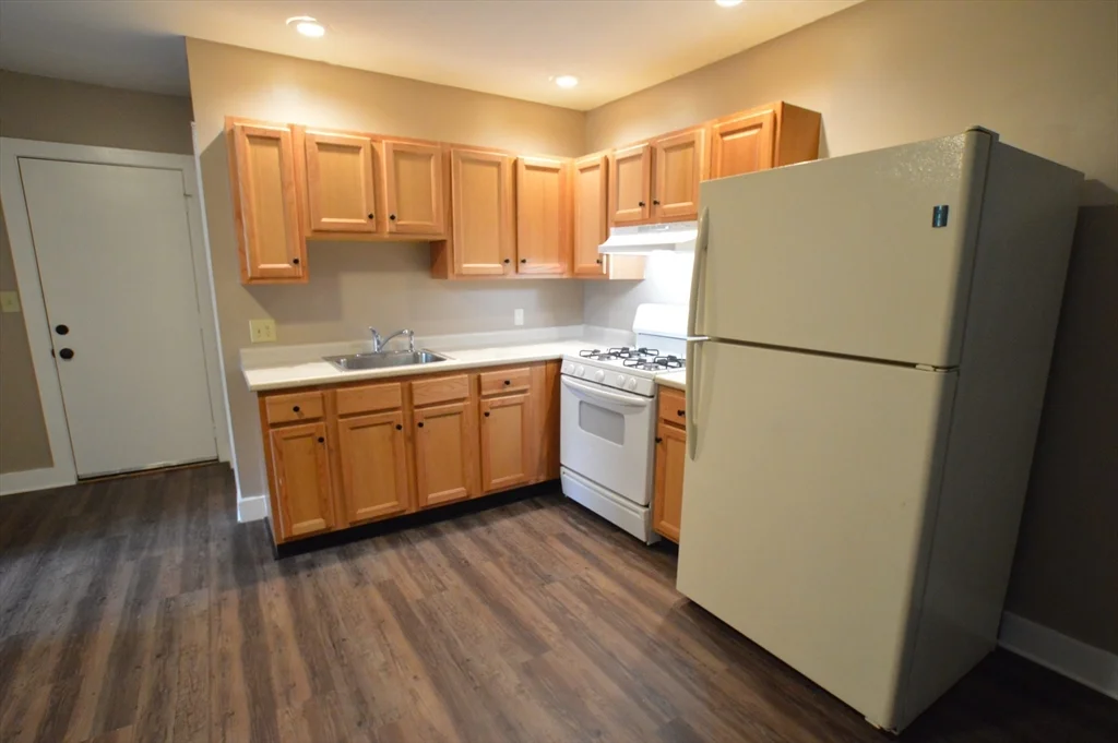 2 bed, 1 bath apartment for rent at 237 River St Unit B, Haverhill — photo 2 of 7