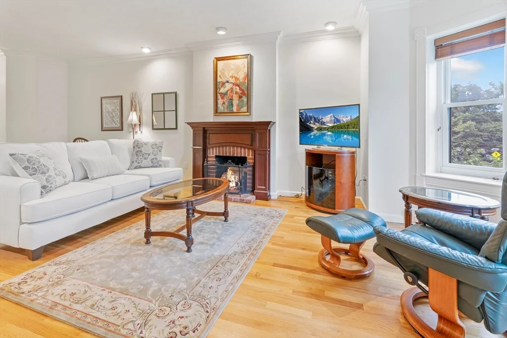 1 bed, 1 bath apartment for rent at 237 Newton St Unit 4, Back Bay