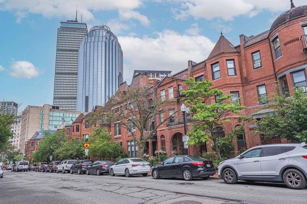 1 bed, 1 bath apartment for rent at 237 Newton St Unit 4, Back Bay — photo 2 of 25