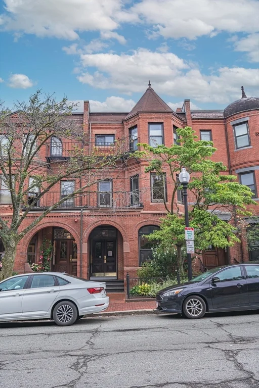 1 bed, 1 bath apartment for rent at 237 Newton St Unit 4, Back Bay — photo 4 of 25