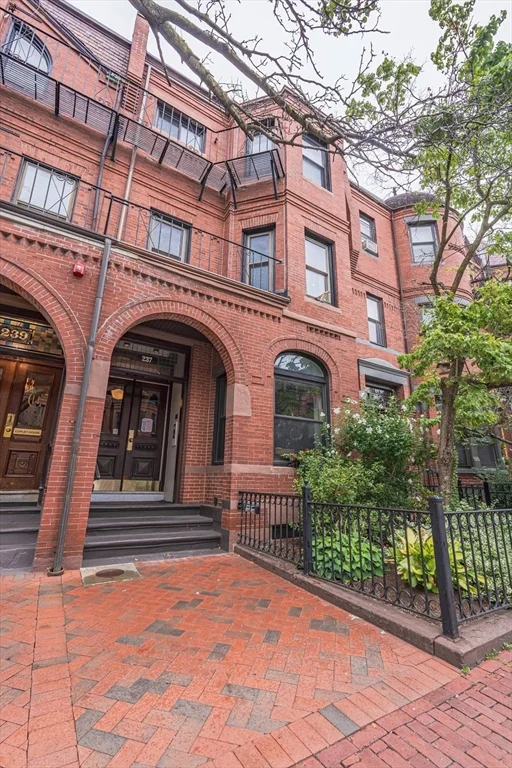 1 bed, 1 bath apartment for rent at 237 Newton St Unit 4, Back Bay — photo 19 of 25