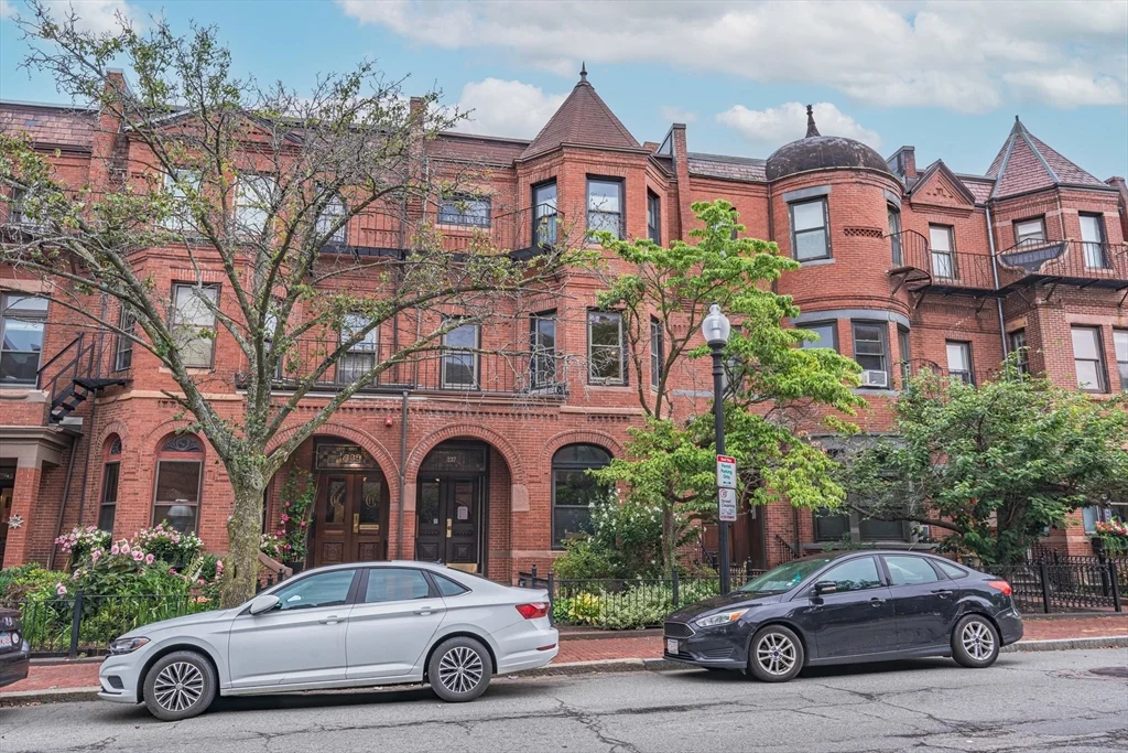 1 bed, 1 bath apartment for rent at 237 Newton St Unit 4, Back Bay — photo 3 of 25
