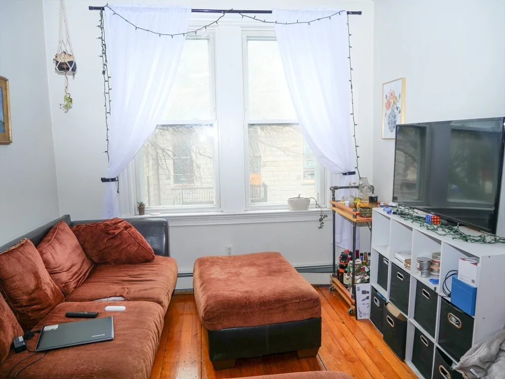 3 bed, 1 bath apartment for rent at 237 W Third Unit 2, South Boston — photo 2 of 11