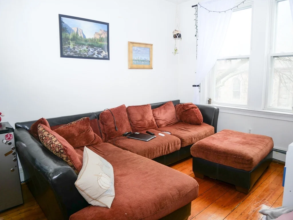 3 bed, 1 bath apartment for rent at 237 W Third Unit 2, South Boston — photo 1 of 11