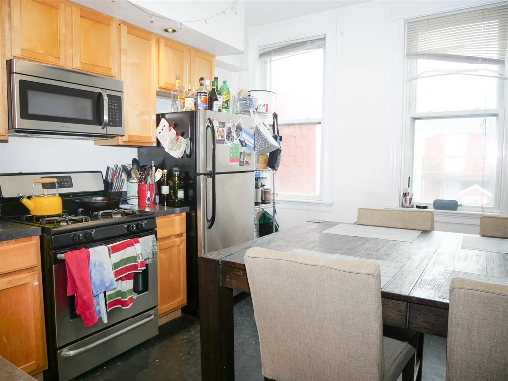 3 bed, 1 bath apartment for rent at 237 W Third Unit 2, South Boston — photo 6 of 11