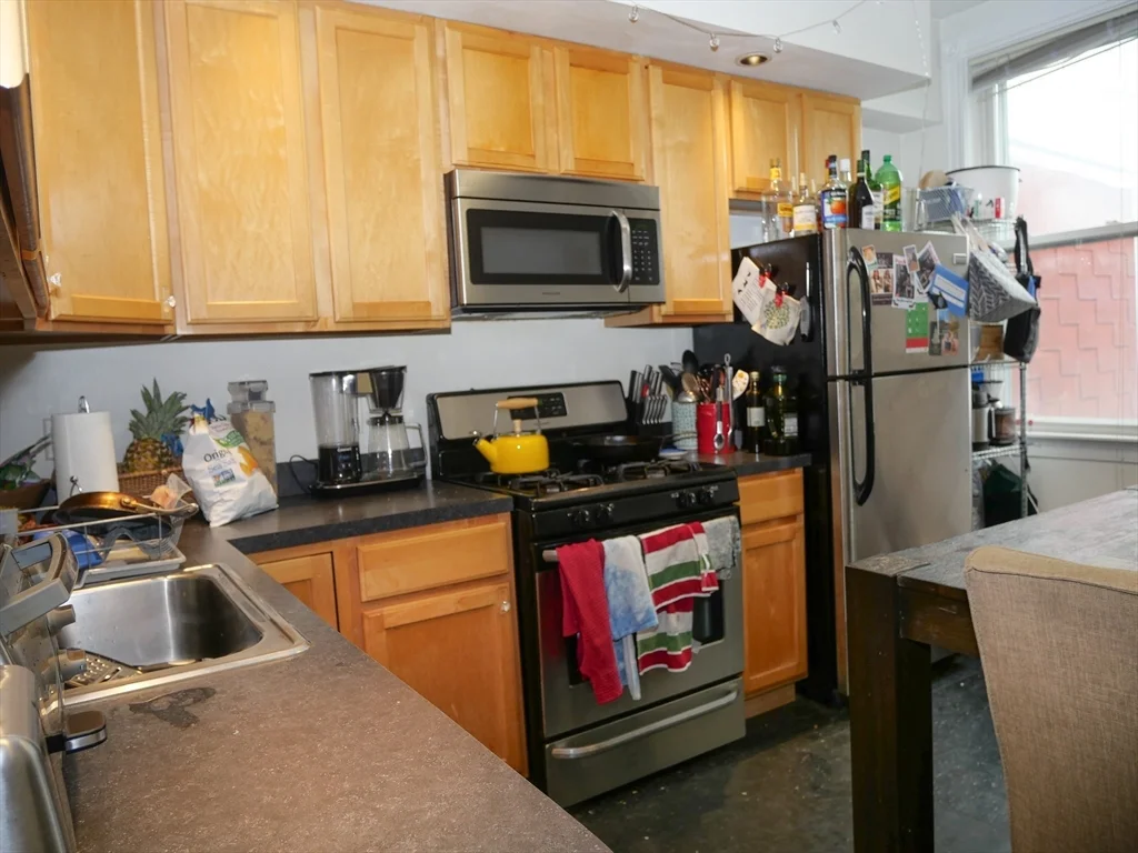 3 bed, 1 bath apartment for rent at 237 W Third Unit 2, South Boston — photo 5 of 11