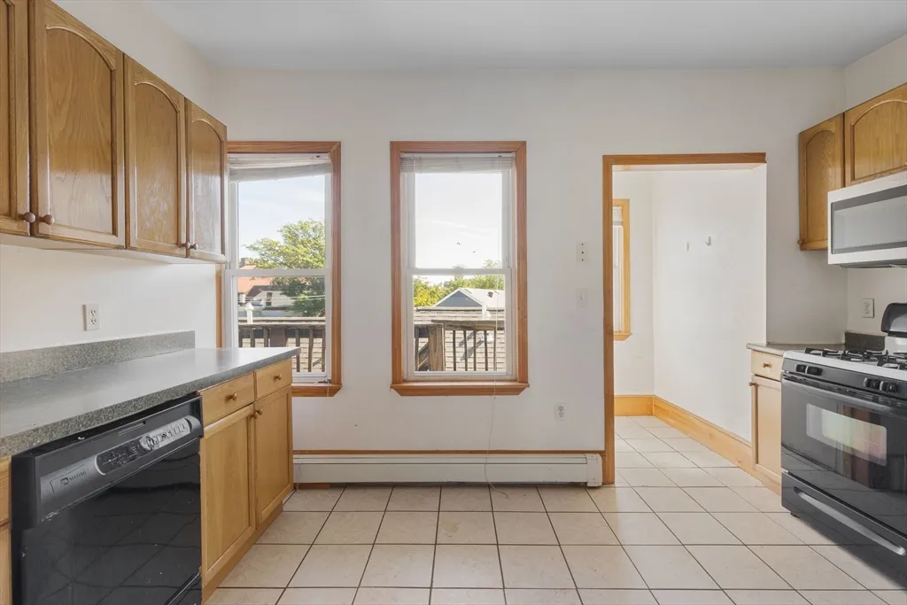 3 bed, 1 bath apartment for rent at 237 Webster Ave Unit 3, Wellington-Harrington — photo 4 of 12