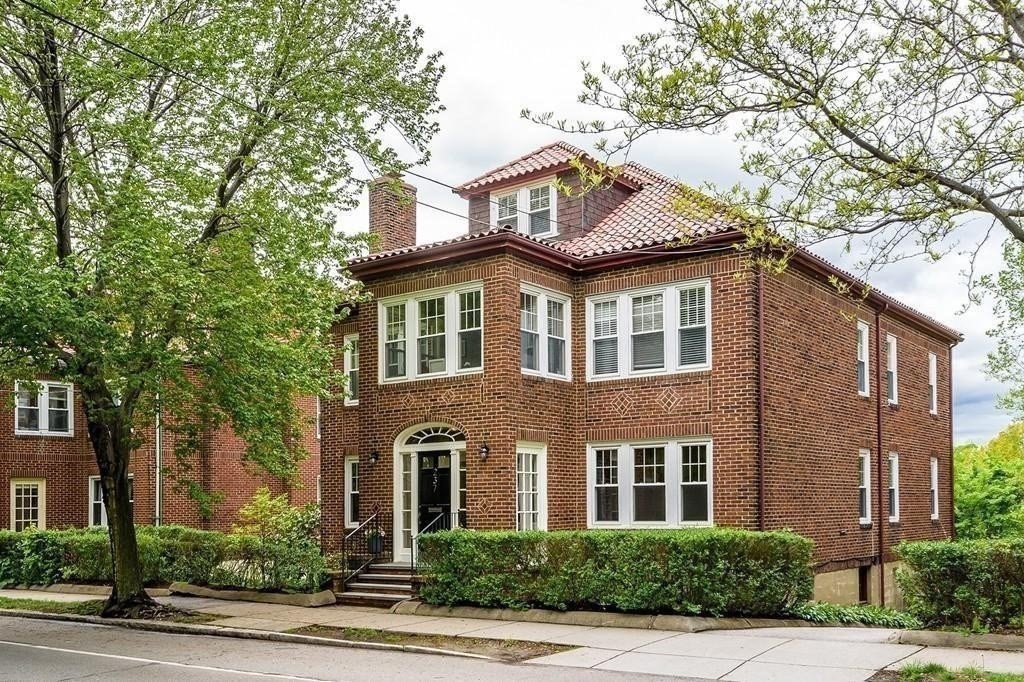 3 bed, 2 bath apartment for rent at 237 Winchester St Unit 1, North Brookline — photo 1 of 12