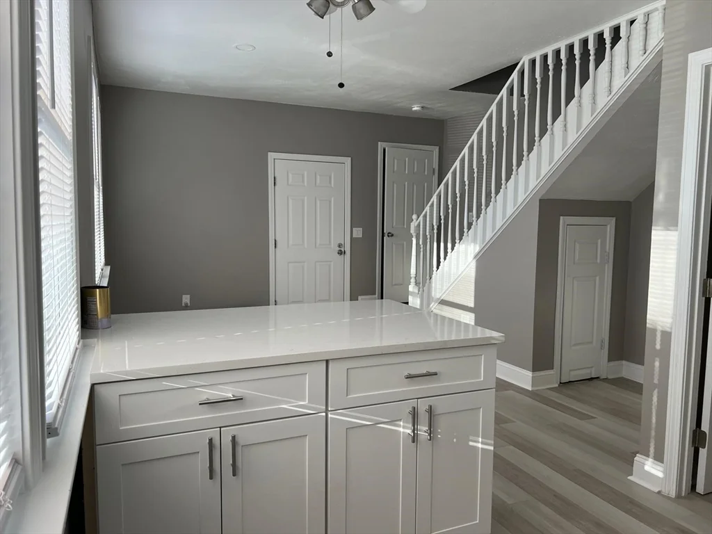 2 bed, 1 bath apartment for rent at 238 Appleton Unit 01, Lowell — photo 4 of 5