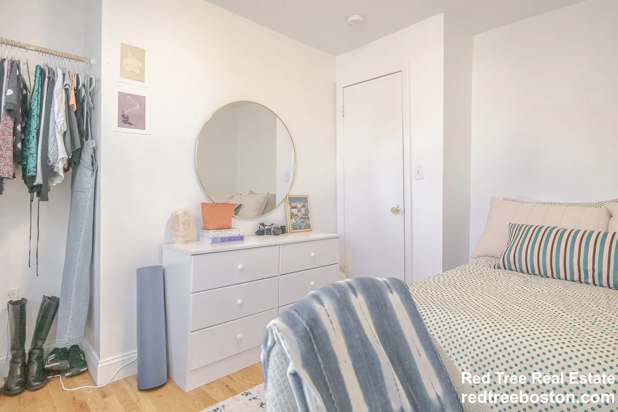 4 bed, 2 bath apartment for rent at 238 Everett St Unit 2, East Boston — photo 2 of 11