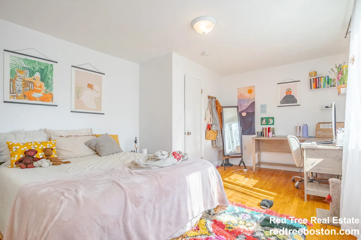4 bed, 2 bath apartment for rent at 238 Everett St Unit 2, East Boston — photo 4 of 11