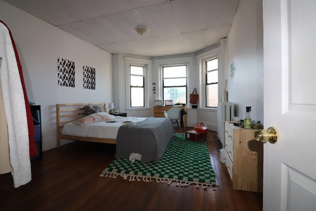 3 bed, 1 bath apartment for rent at 238 Hemenway St Unit 10, Fenway