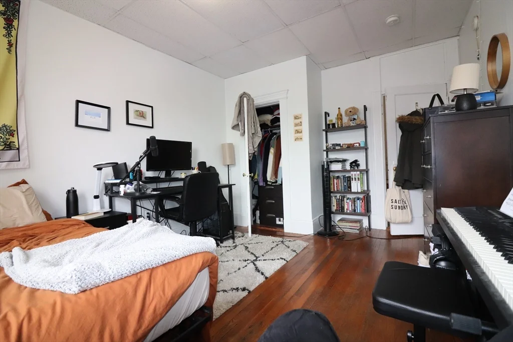 3 bed, 1 bath apartment for rent at 238 Hemenway St Unit 10, Fenway — photo 5 of 8