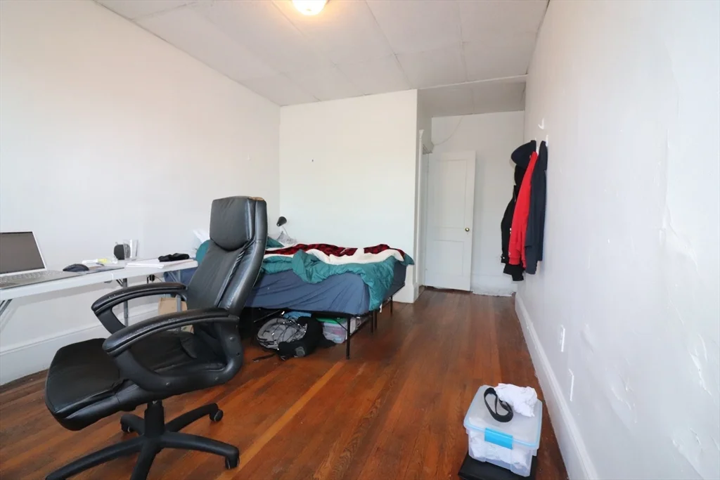 3 bed, 1 bath apartment for rent at 238 Hemenway St Unit 10, Fenway — photo 3 of 8