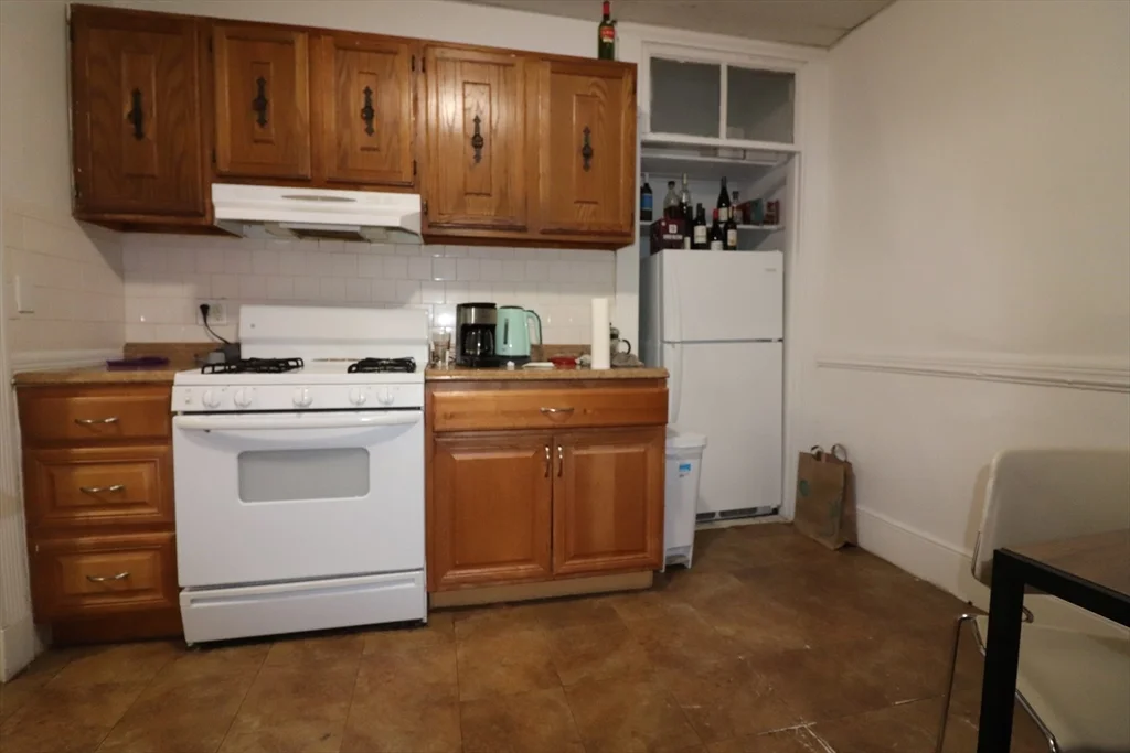 3 bed, 1 bath apartment for rent at 238 Hemenway St Unit 10, Fenway — photo 7 of 8