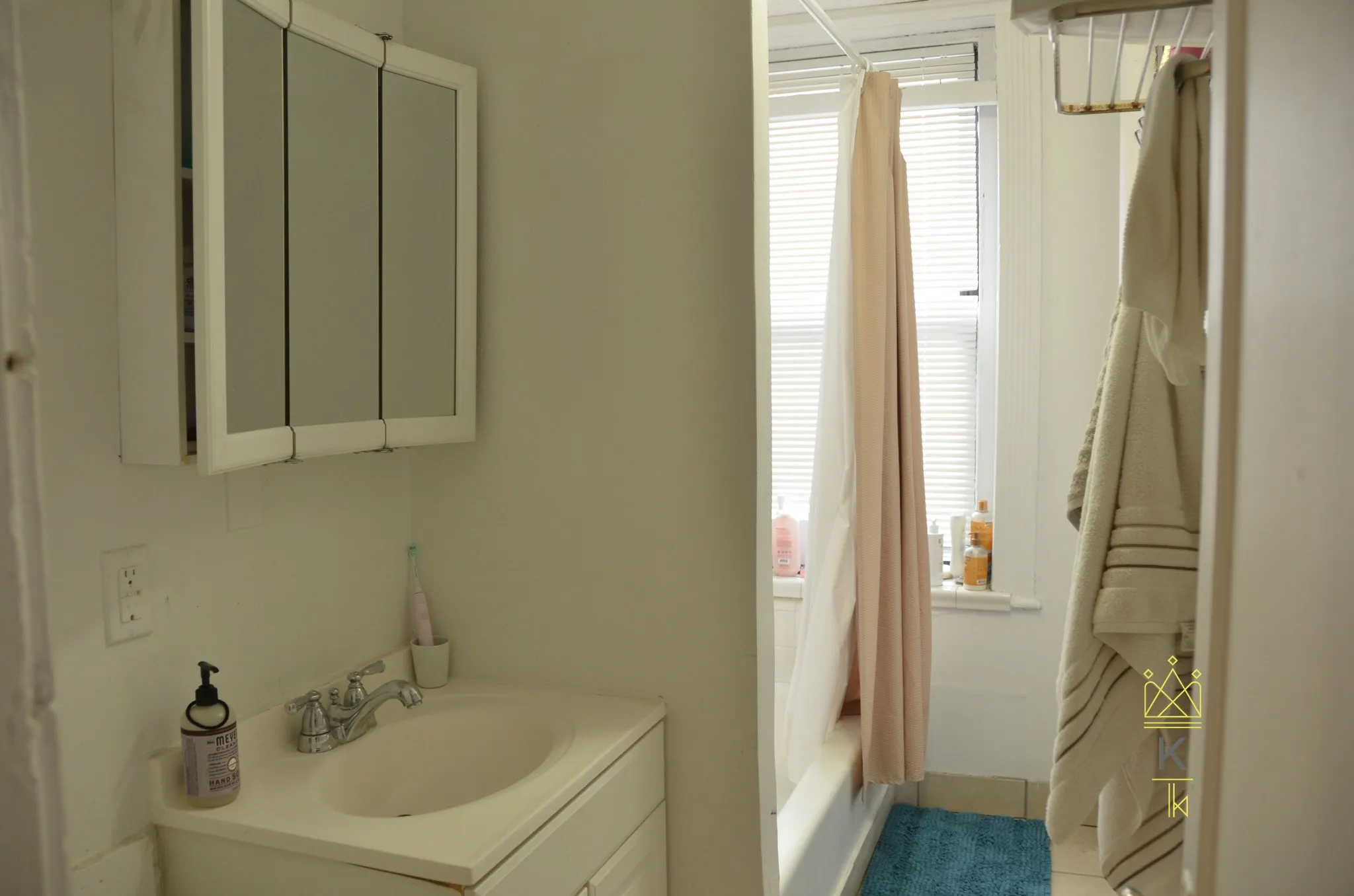 3 bed, 1 bath apartment for rent at 238 Hemenway St Unit 11, Fenway — photo 12 of 17