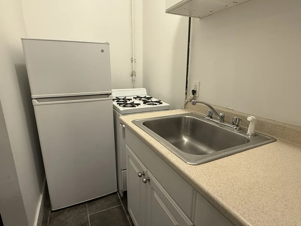 Studio bed, 1 bath apartment for rent at 238 Hemenway St Unit 14, Fenway — photo 4 of 5