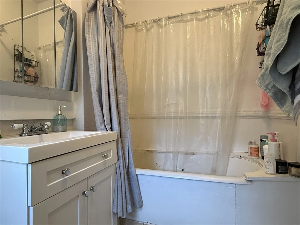 3 bed, 1 bath apartment for rent at 238 Hemenway St Unit 19, Fenway — photo 7 of 7