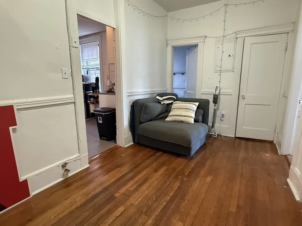 3 bed, 1 bath apartment for rent at 238 Hemenway St Unit 19, Fenway — photo 6 of 7