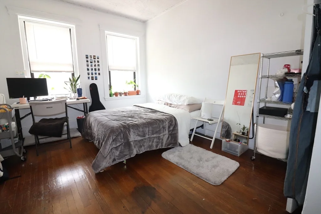 3 bed, 1 bath apartment for rent at 238 Hemenway St Unit 6, Fenway — photo 8 of 9