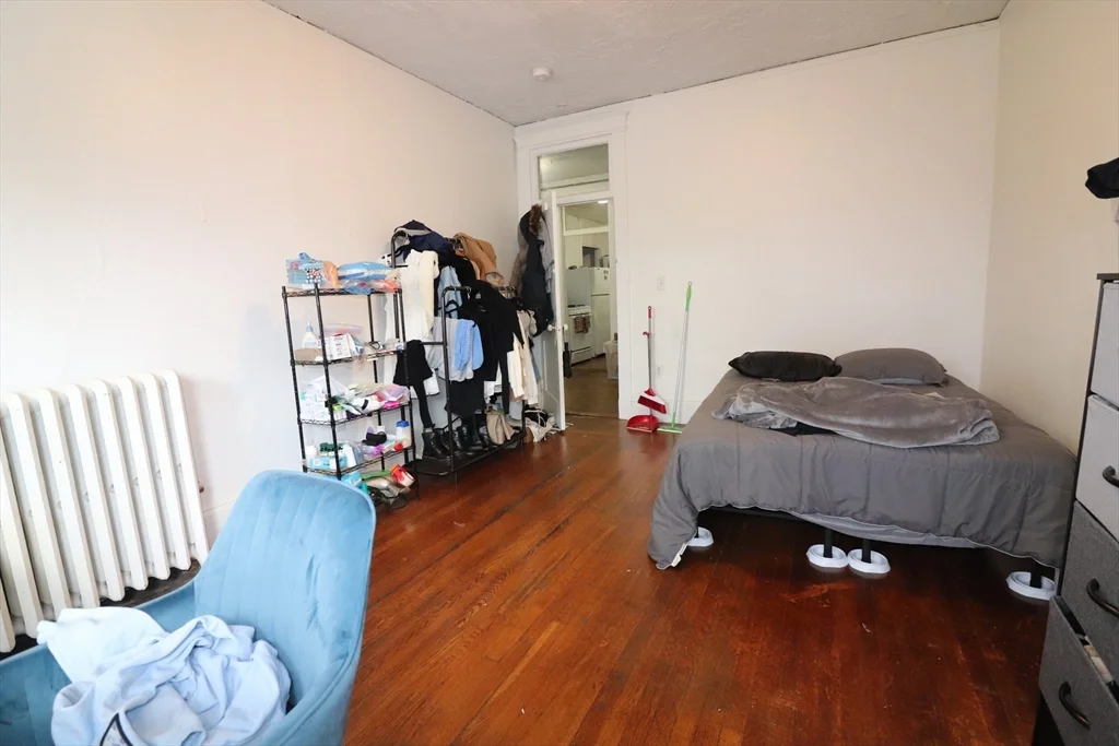 3 bed, 1 bath apartment for rent at 238 Hemenway St Unit 6, Fenway — photo 6 of 9