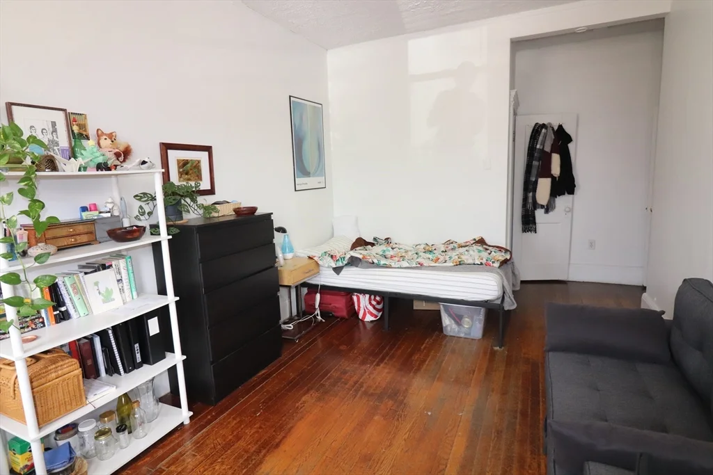 3 bed, 1 bath apartment for rent at 238 Hemenway St Unit 6, Fenway — photo 4 of 9