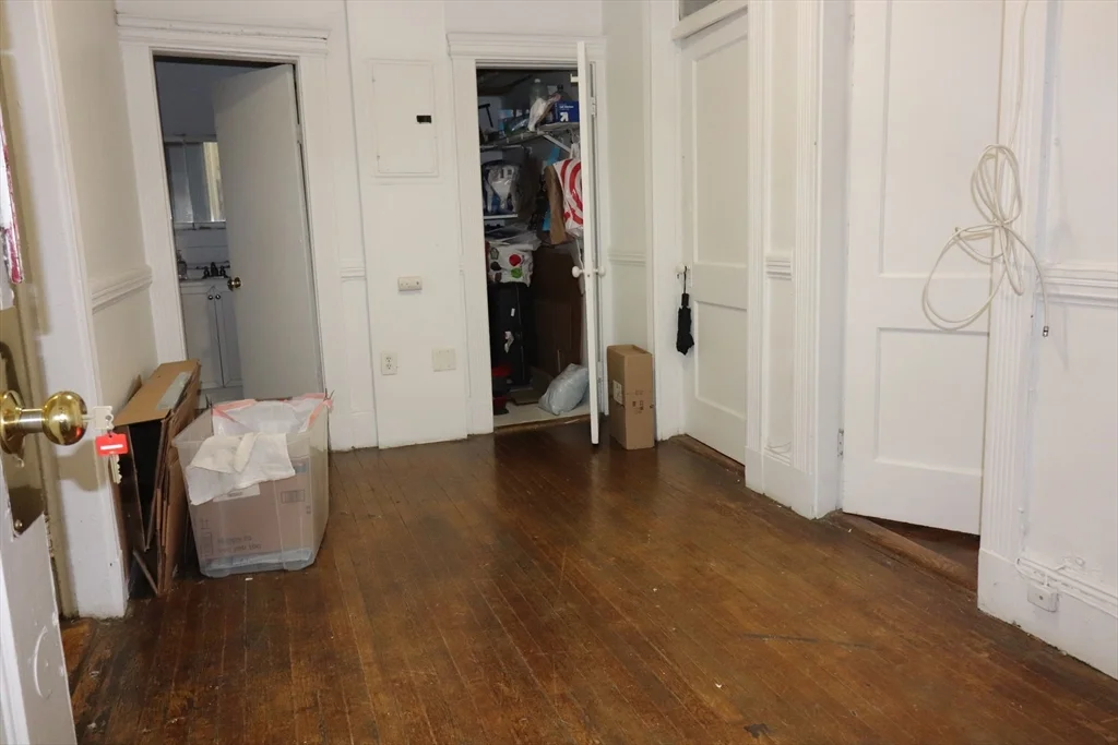 3 bed, 1 bath apartment for rent at 238 Hemenway St Unit 6, Fenway