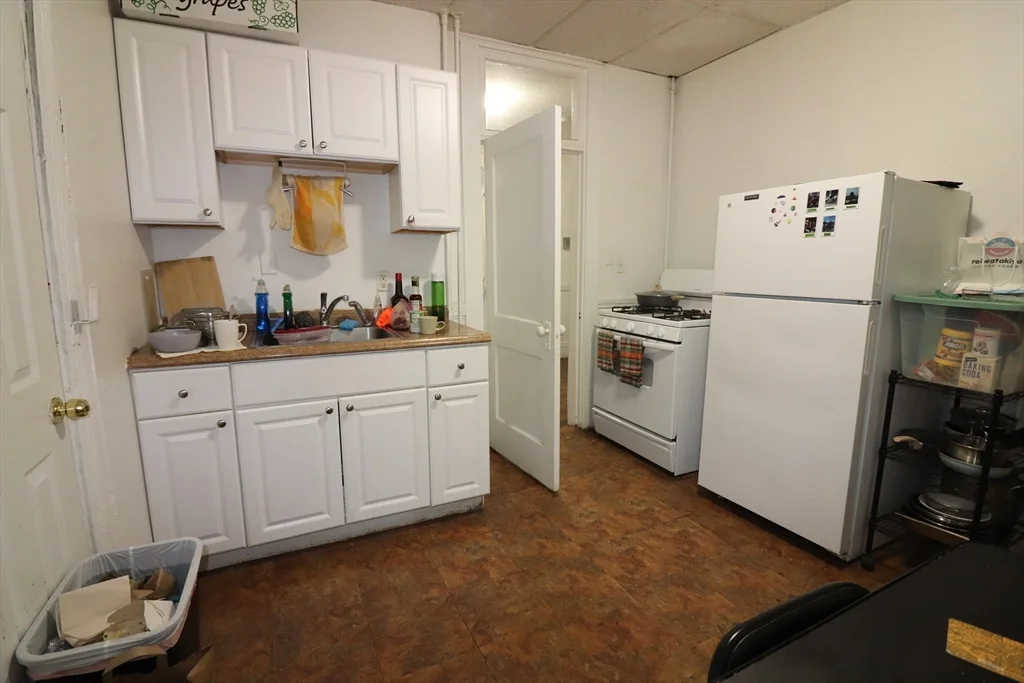 3 bed, 1 bath apartment for rent at 238 Hemenway St Unit 6, Fenway — photo 2 of 9