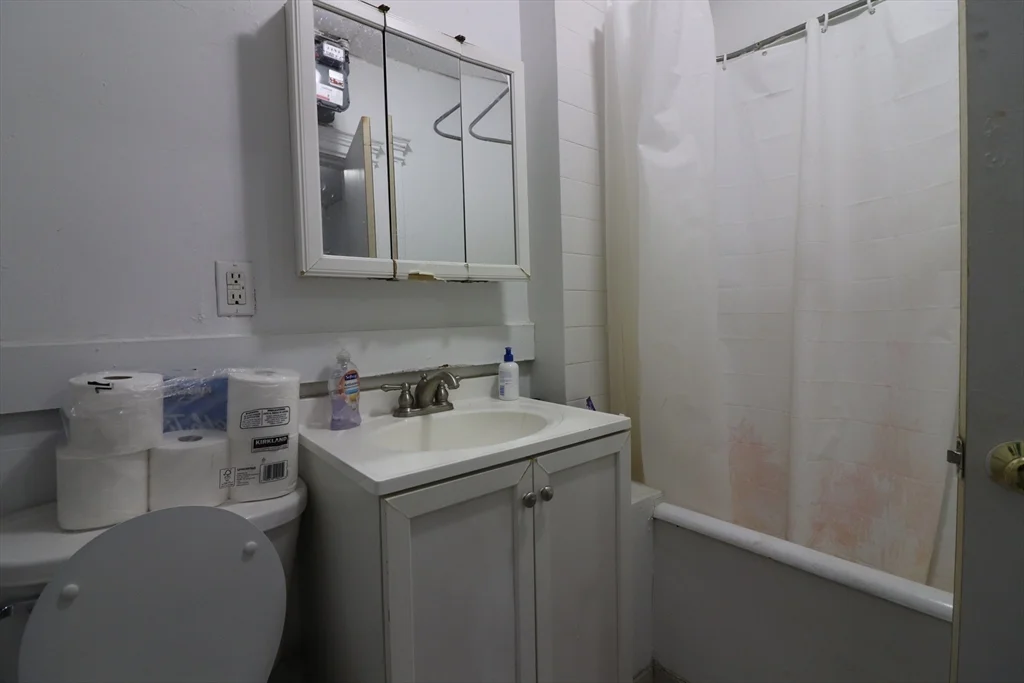 3 bed, 1 bath apartment for rent at 238 Hemenway St Unit 6, Fenway — photo 9 of 9