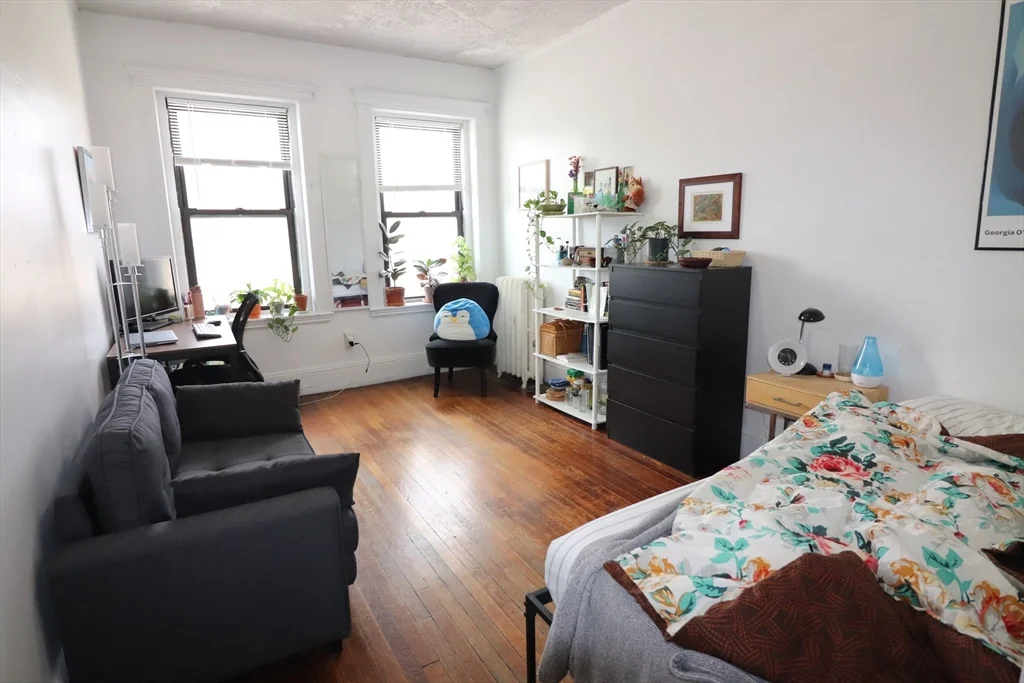 3 bed, 1 bath apartment for rent at 238 Hemenway St Unit 6, Fenway — photo 3 of 9