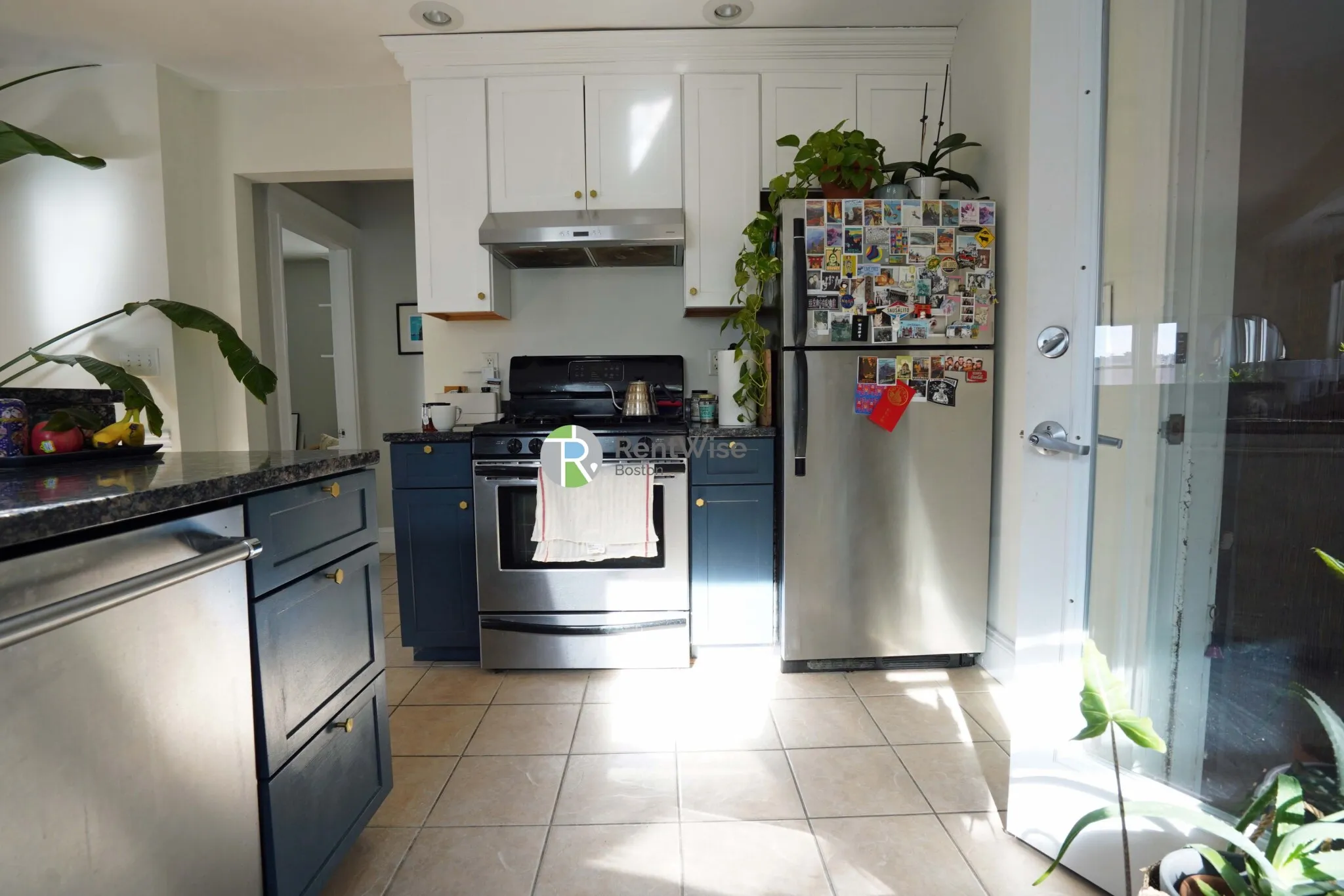 3 bed, 1 bath apartment for rent at 238 Hyde Park Ave Unit 3, Jamaica Plain — photo 10 of 27
