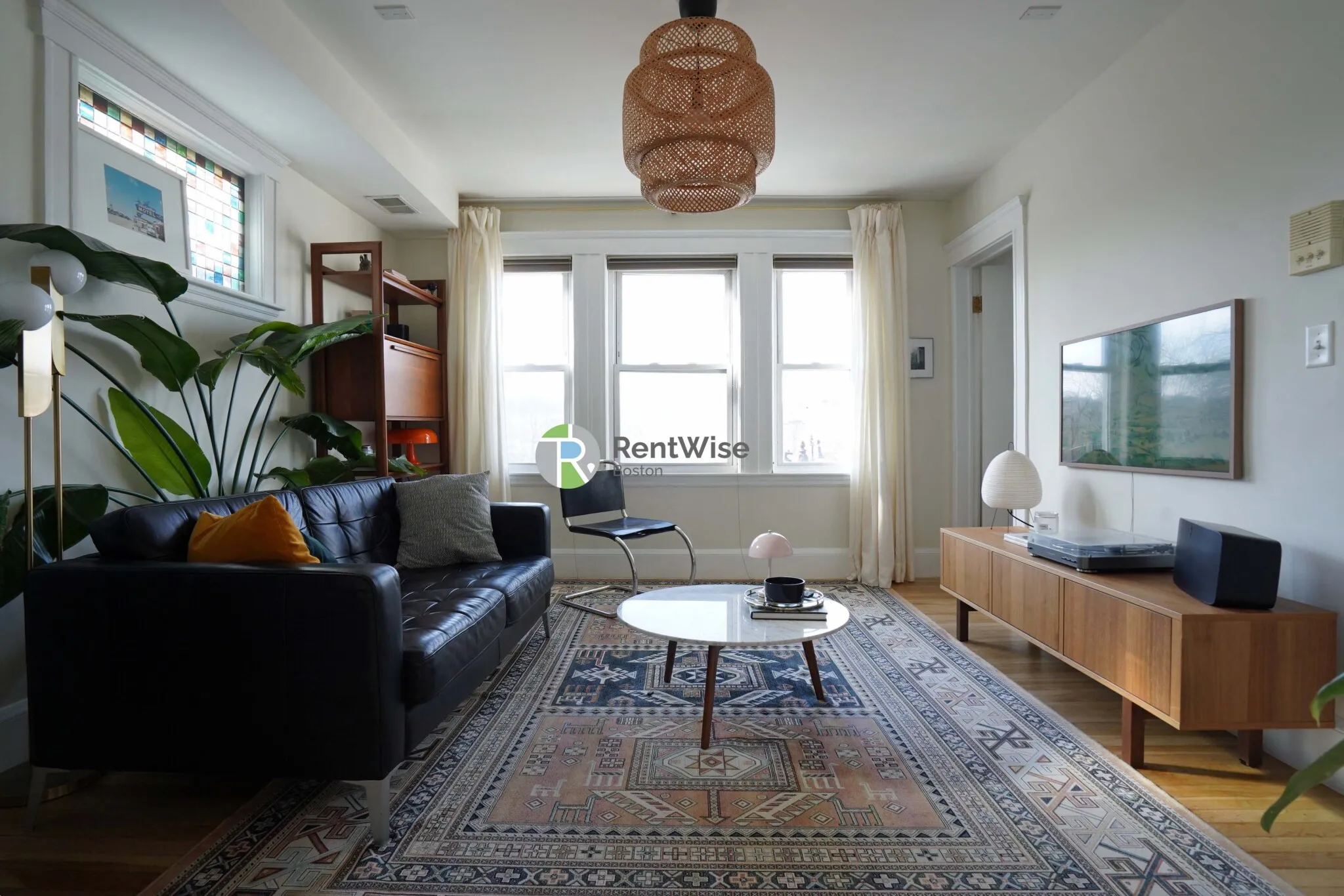 3 bed, 1 bath apartment for rent at 238 Hyde Park Ave Unit 3, Jamaica Plain — photo 1 of 27