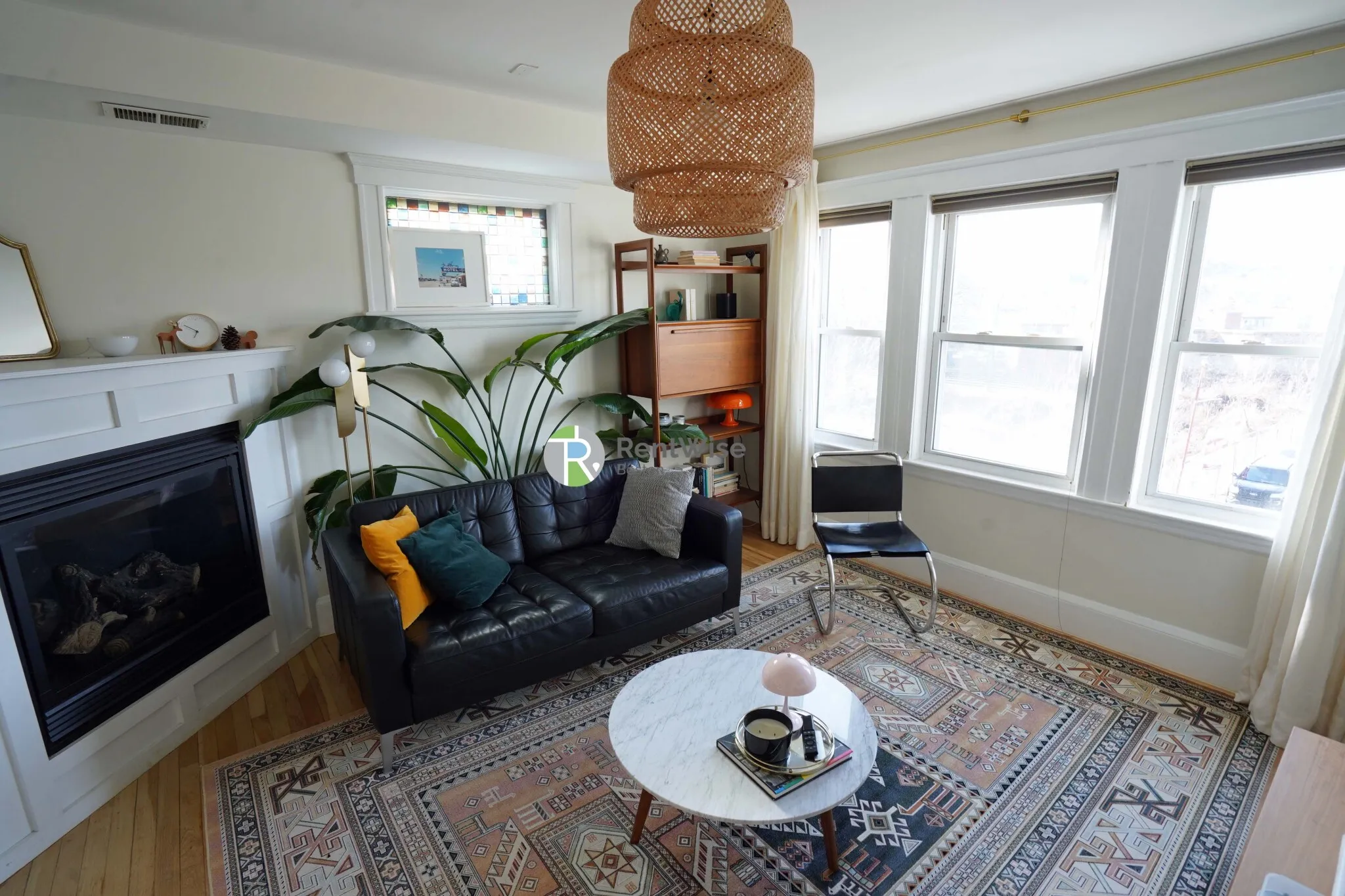 3 bed, 1 bath apartment for rent at 238 Hyde Park Ave Unit 3, Jamaica Plain — photo 2 of 27