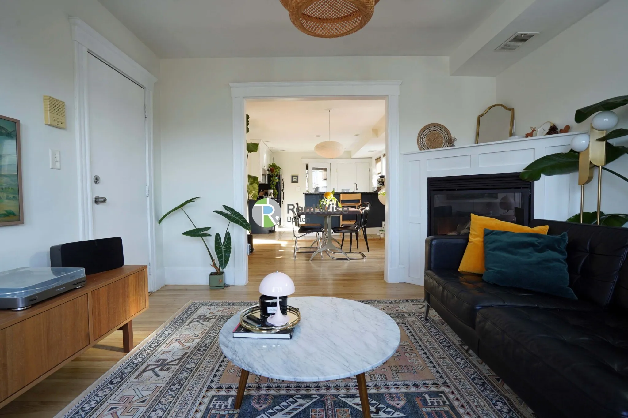 3 bed, 1 bath apartment for rent at 238 Hyde Park Ave Unit 3, Jamaica Plain — photo 3 of 27