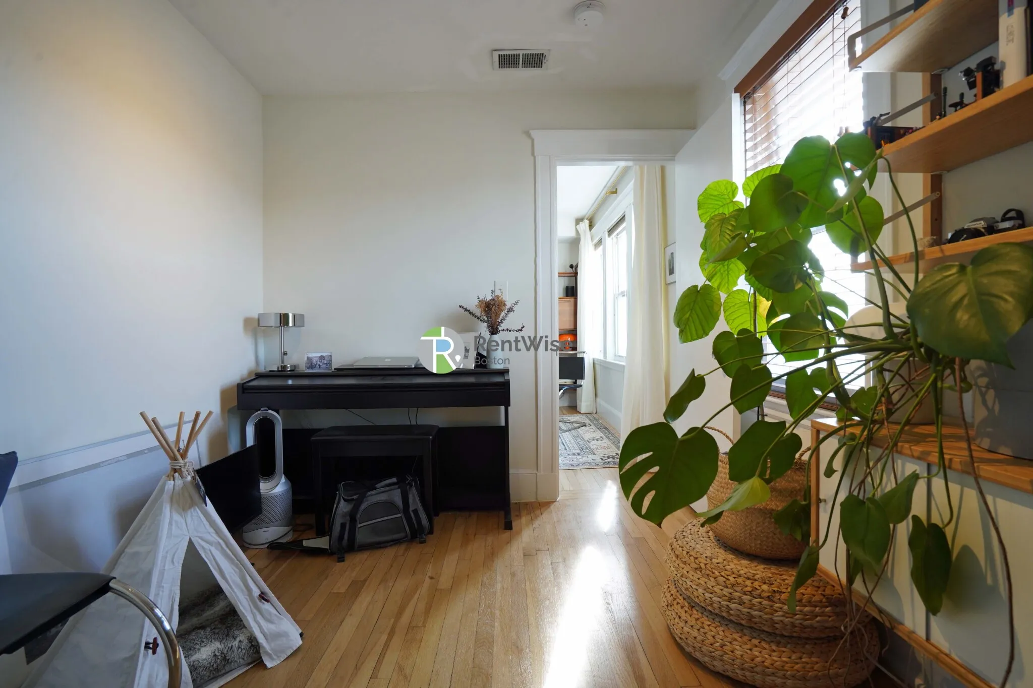 3 bed, 1 bath apartment for rent at 238 Hyde Park Ave Unit 3, Jamaica Plain — photo 22 of 27