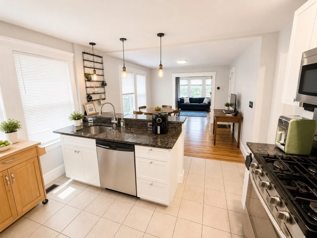 2 bed, 1 bath apartment for rent at 238 Hyde Park Unit 1, Jamaica Plain — photo 2 of 11