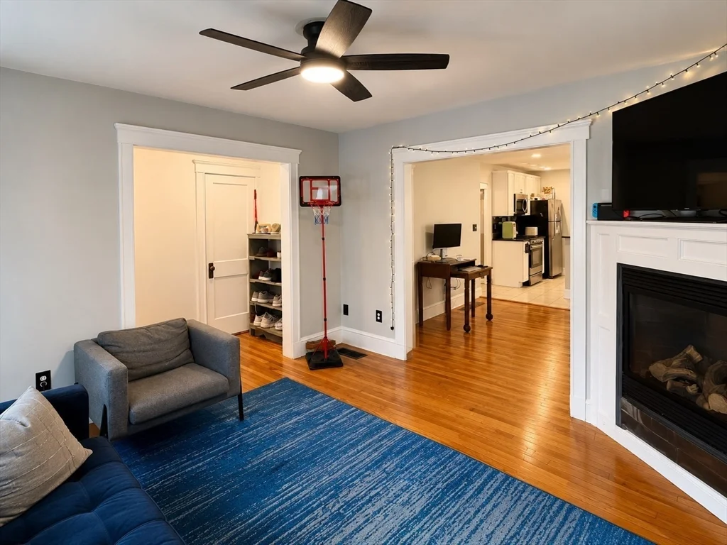 2 bed, 1 bath apartment for rent at 238 Hyde Park Unit 1, Jamaica Plain — photo 6 of 11