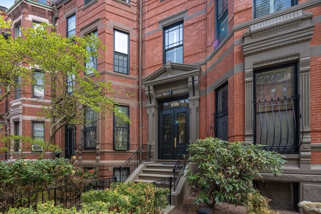 2 bed, 2 bath apartment for rent at 238 Marlborough St Unit 401, Back Bay — photo 3 of 31