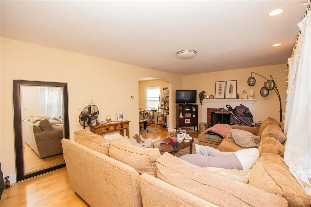 3 bed, 1 bath apartment for rent at 238 May St Unit 0, Worcester — photo 5 of 28