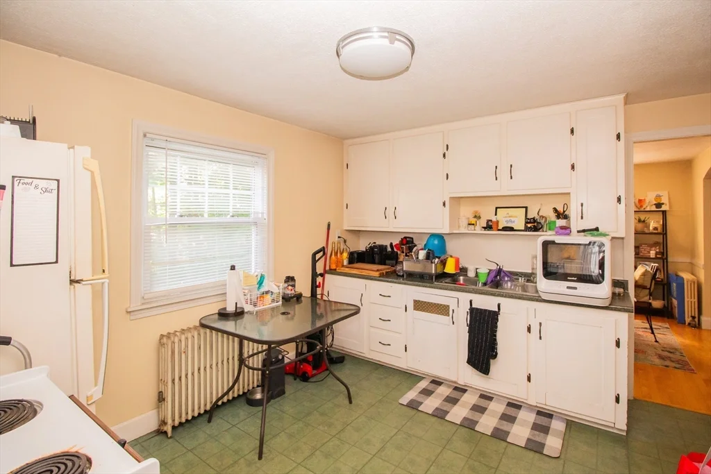 3 bed, 1 bath apartment for rent at 238 May St Unit 0, Worcester — photo 13 of 28