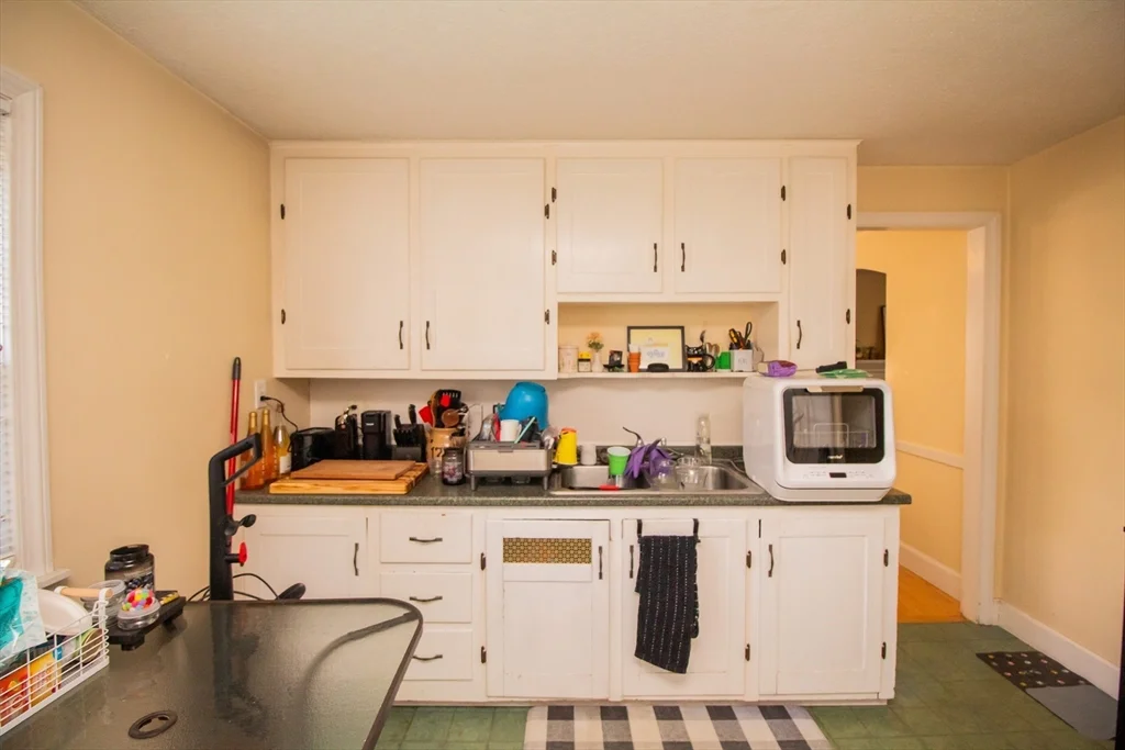 3 bed, 1 bath apartment for rent at 238 May St Unit 0, Worcester — photo 14 of 28