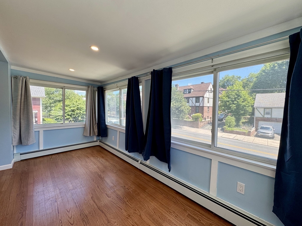 4 bed, 1 bath apartment for rent at 238 Washington Unit 2, Winchester — photo 5 of 20