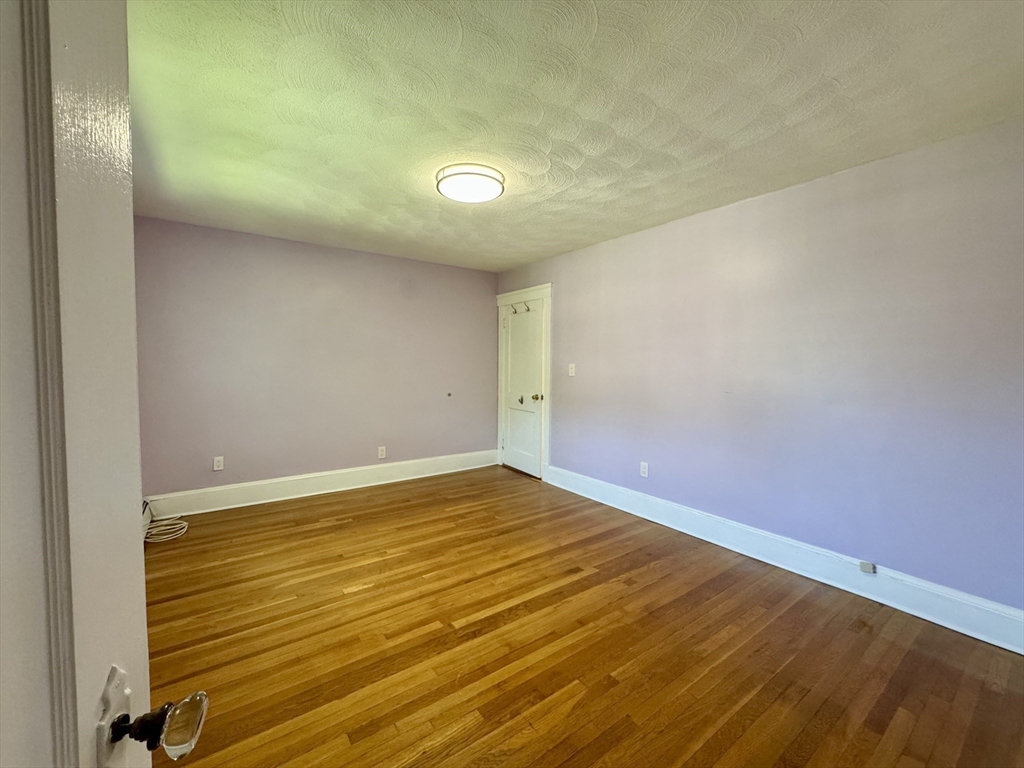 4 bed, 1 bath apartment for rent at 238 Washington Unit 2, Winchester — photo 9 of 20