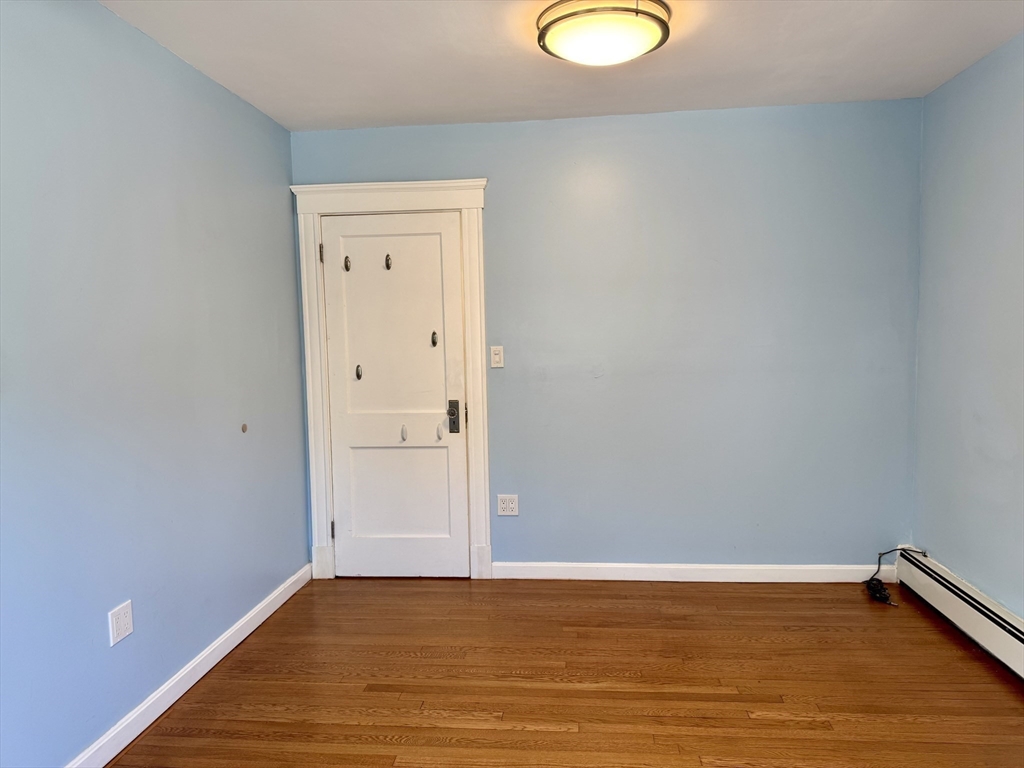 4 bed, 1 bath apartment for rent at 238 Washington Unit 2, Winchester — photo 6 of 20
