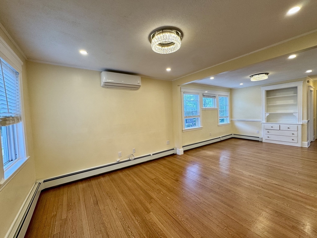 4 bed, 1 bath apartment for rent at 238 Washington Unit 2, Winchester — photo 4 of 20