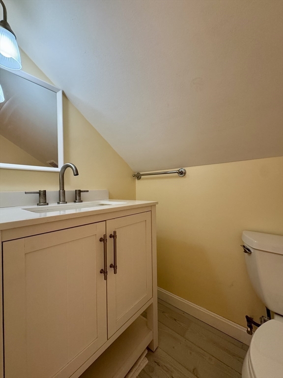 4 bed, 1 bath apartment for rent at 238 Washington Unit 2, Winchester — photo 15 of 20