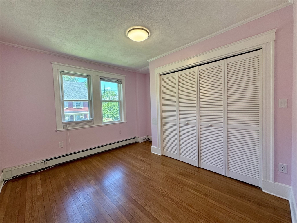4 bed, 1 bath apartment for rent at 238 Washington Unit 2, Winchester — photo 7 of 20