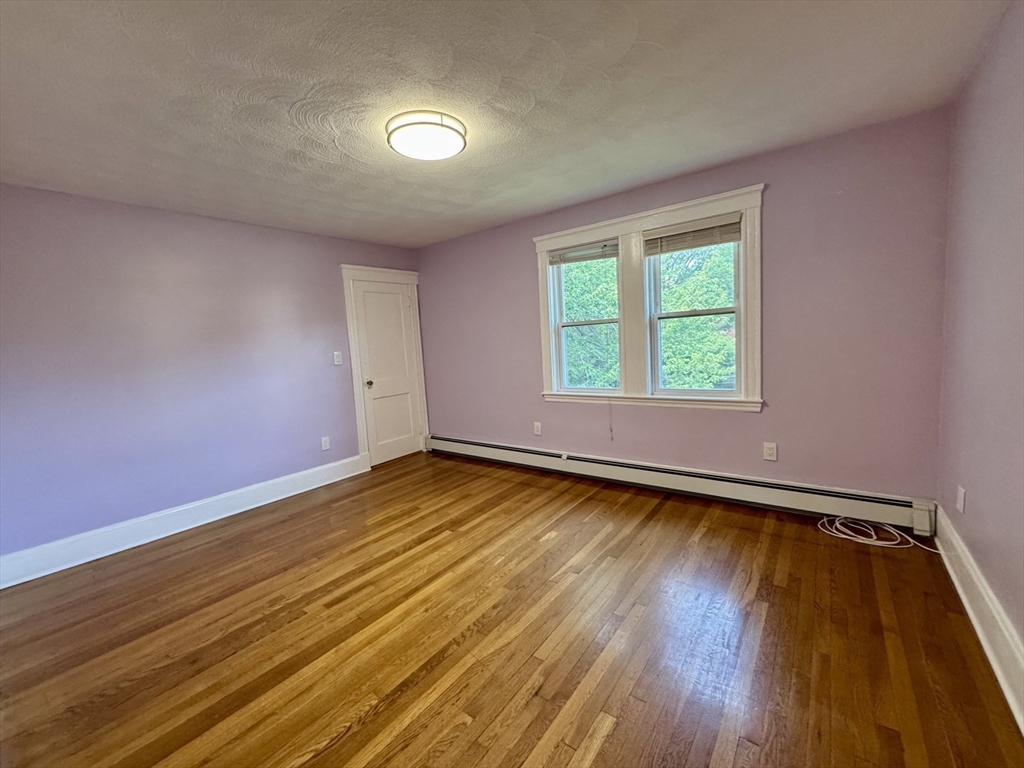 4 bed, 1 bath apartment for rent at 238 Washington Unit 2, Winchester — photo 8 of 20
