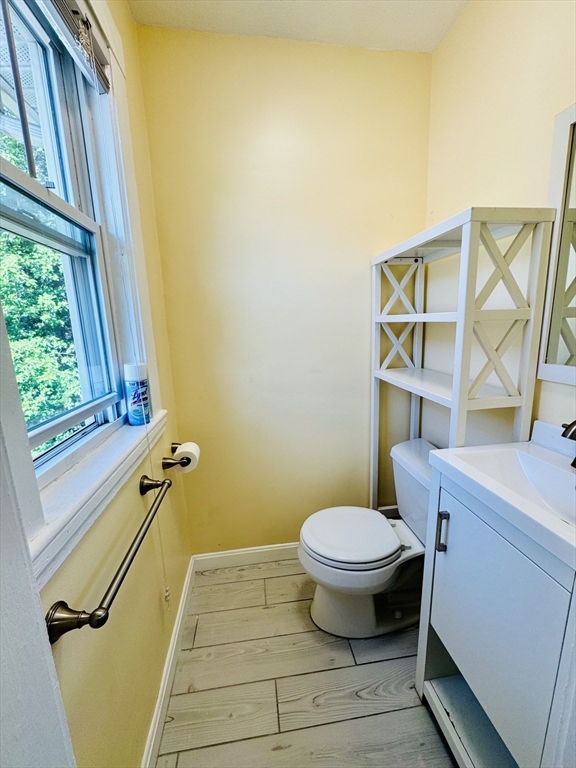 4 bed, 1 bath apartment for rent at 238 Washington Unit 2, Winchester — photo 13 of 20