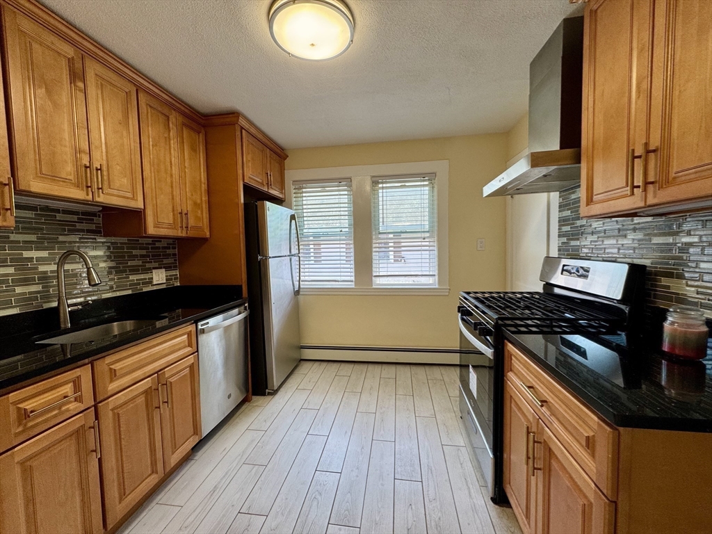 4 bed, 1 bath apartment for rent at 238 Washington Unit 2, Winchester — photo 11 of 20